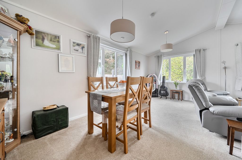 Property photo 2 of 12 14376665