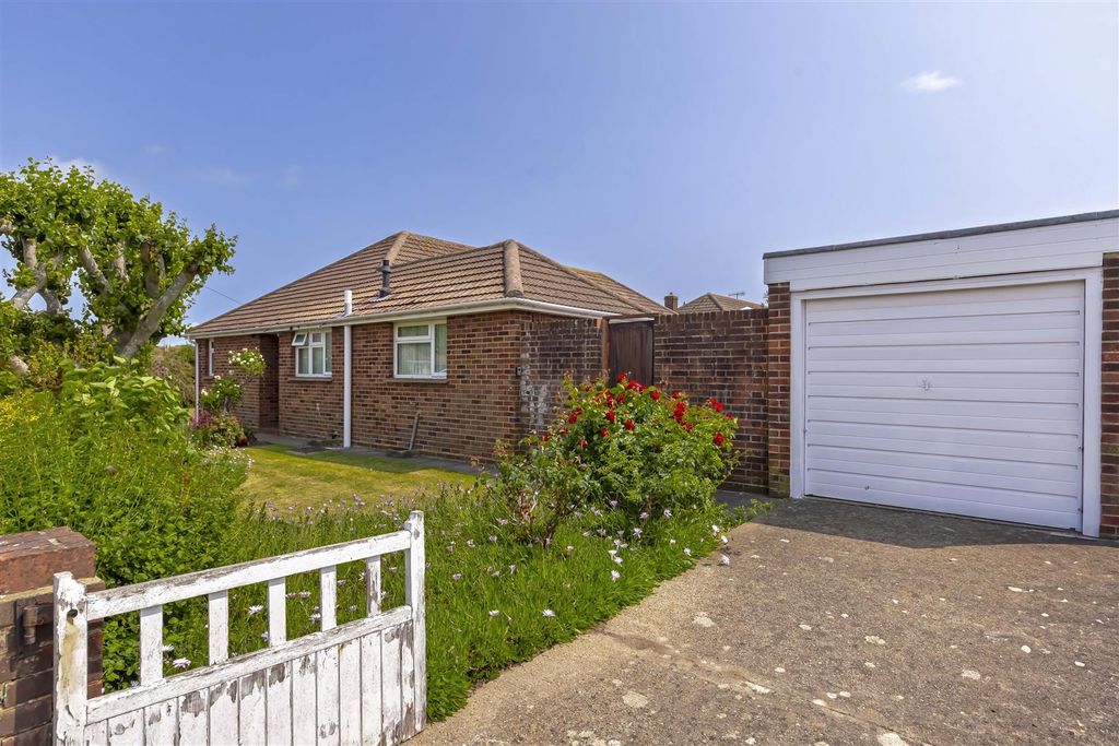 Property photo 1 of 11 Meadow Rd_5.Jpg