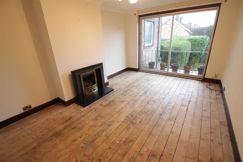 Property photo 3 of 12 Living Room