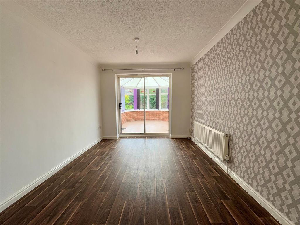 Property photo 3 of 11 Dining Room