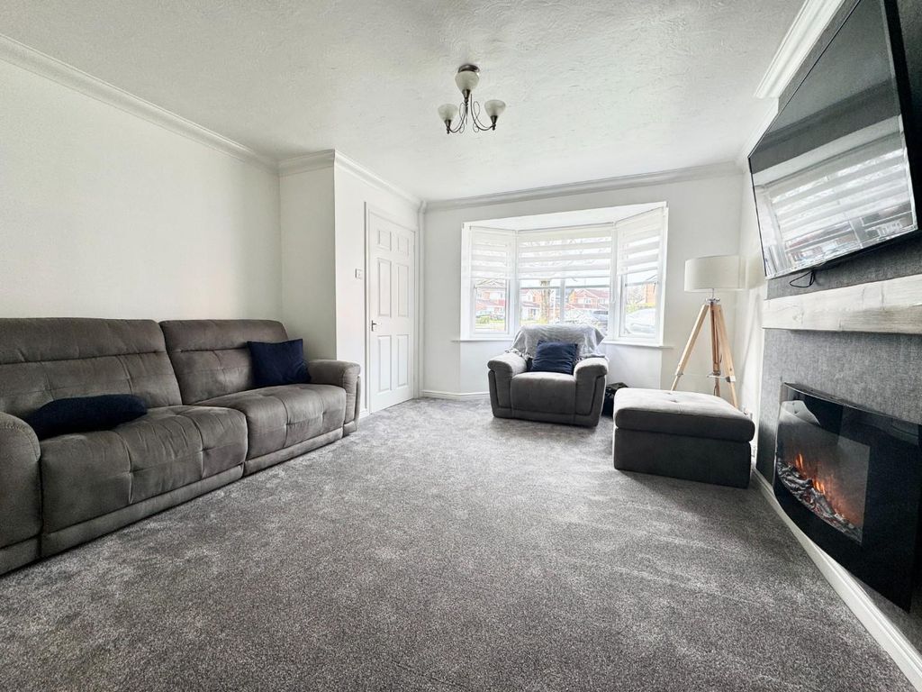 Property photo 3 of 23 Lounge