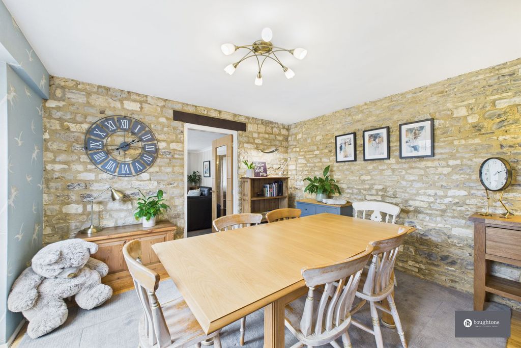 Property photo 2 of 25