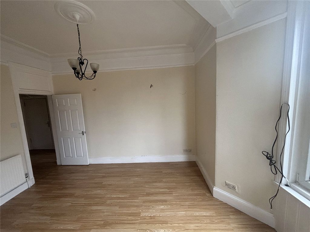 Property photo 3 of 8 Picture No. 32