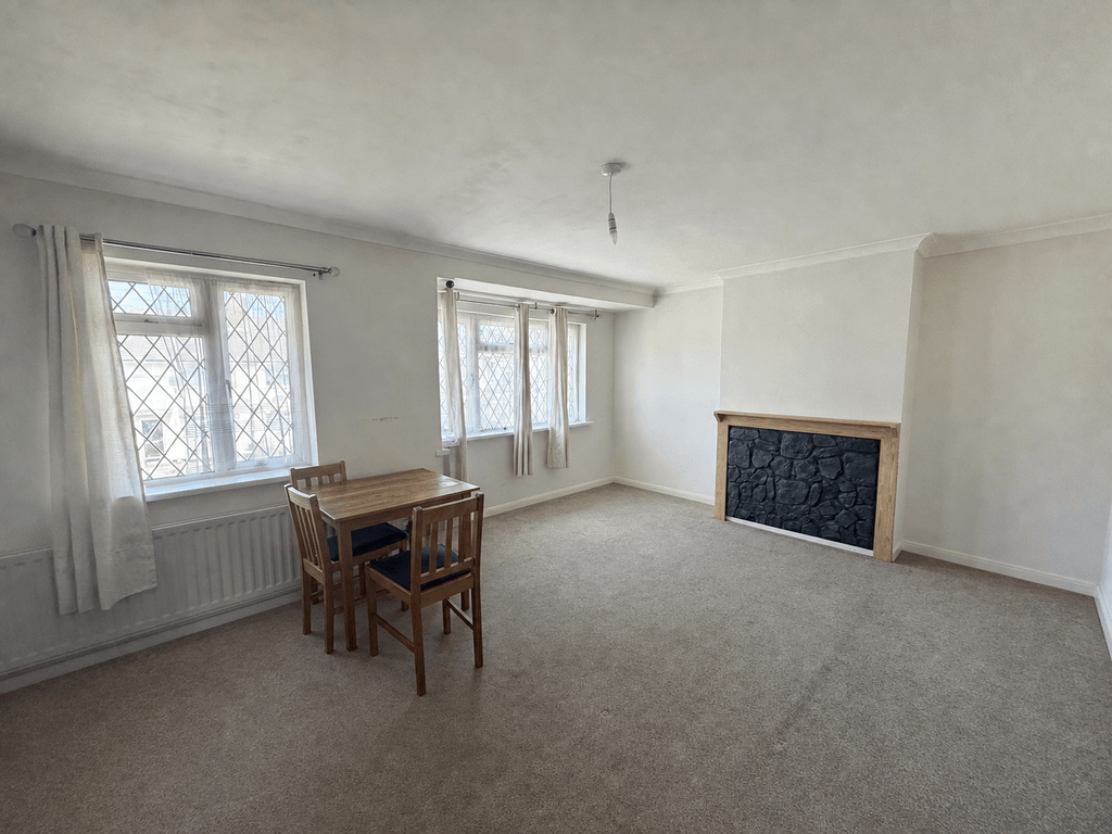 Property photo 1 of 7 Rostrevor Gardens, Southall Ub2