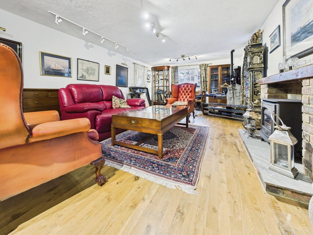 Property photo 3 of 27