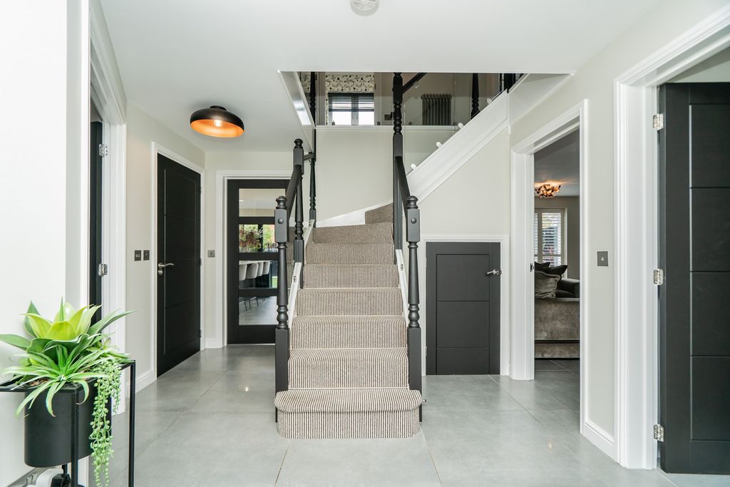 Property photo 2 of 39