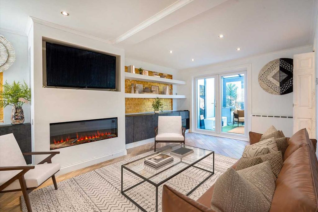 Property photo 2 of 18