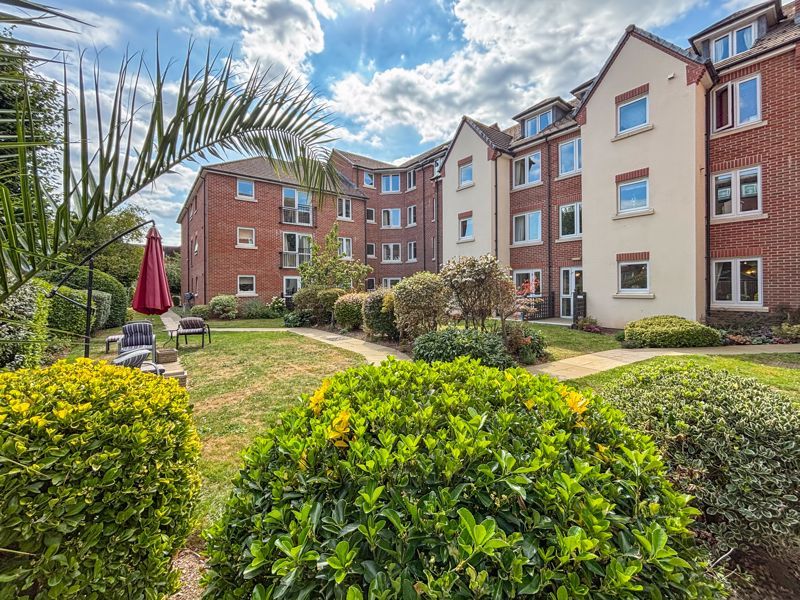 Property photo 1 of 13 Photo 11