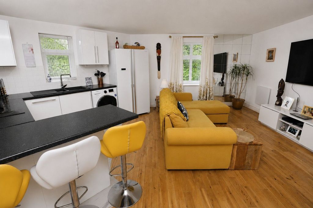 Property photo 3 of 19
