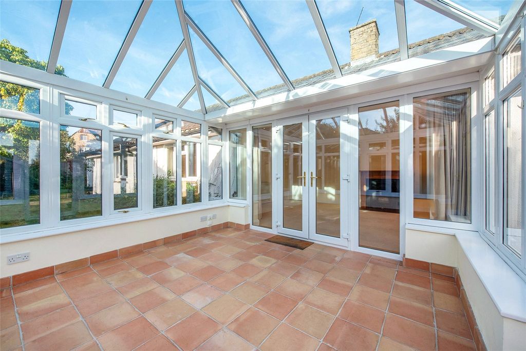 Property photo 3 of 19 Conservatory