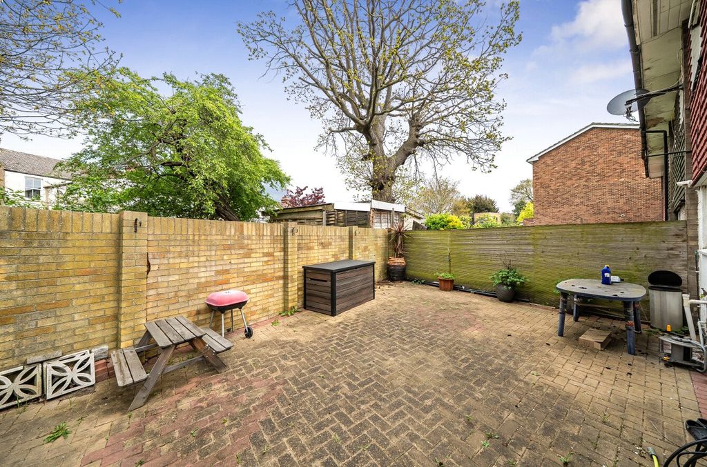 Property photo 2 of 18 Garden