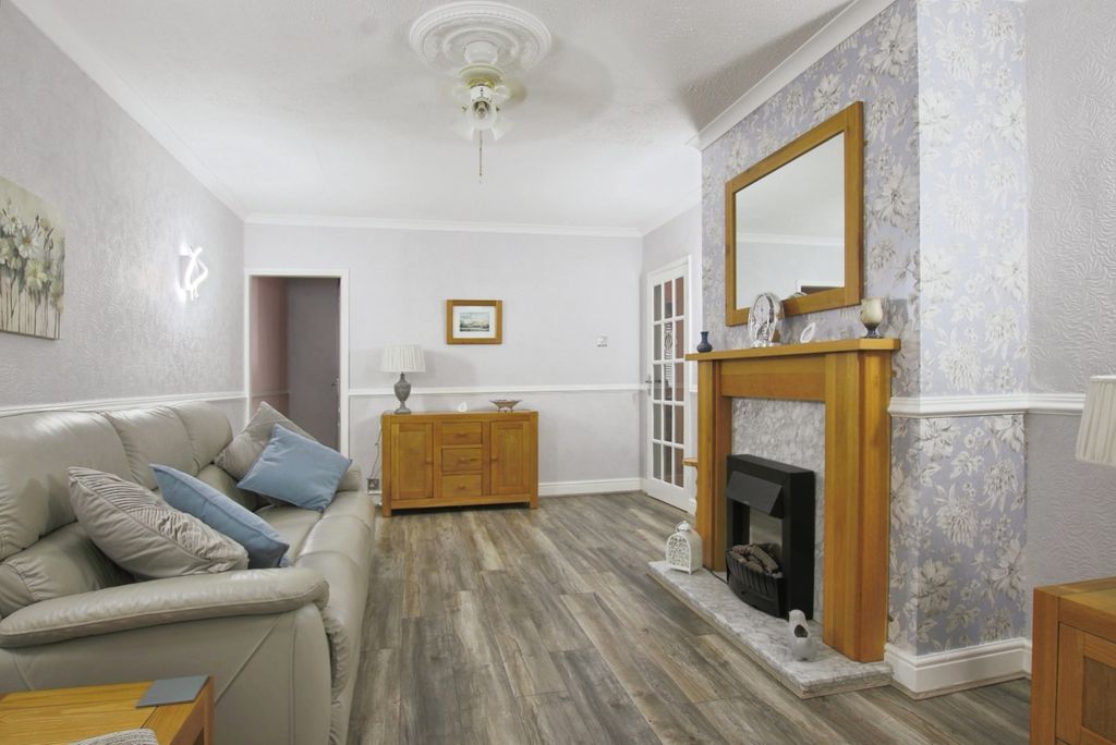 Property photo 3 of 12 4758544