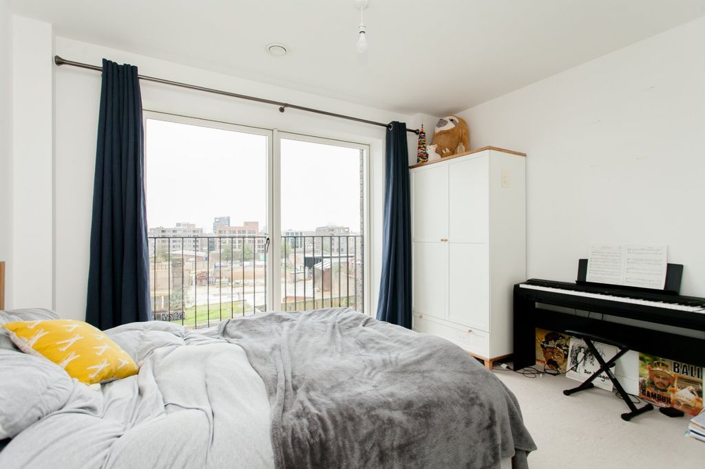 Property photo 3 of 14 Bedroom