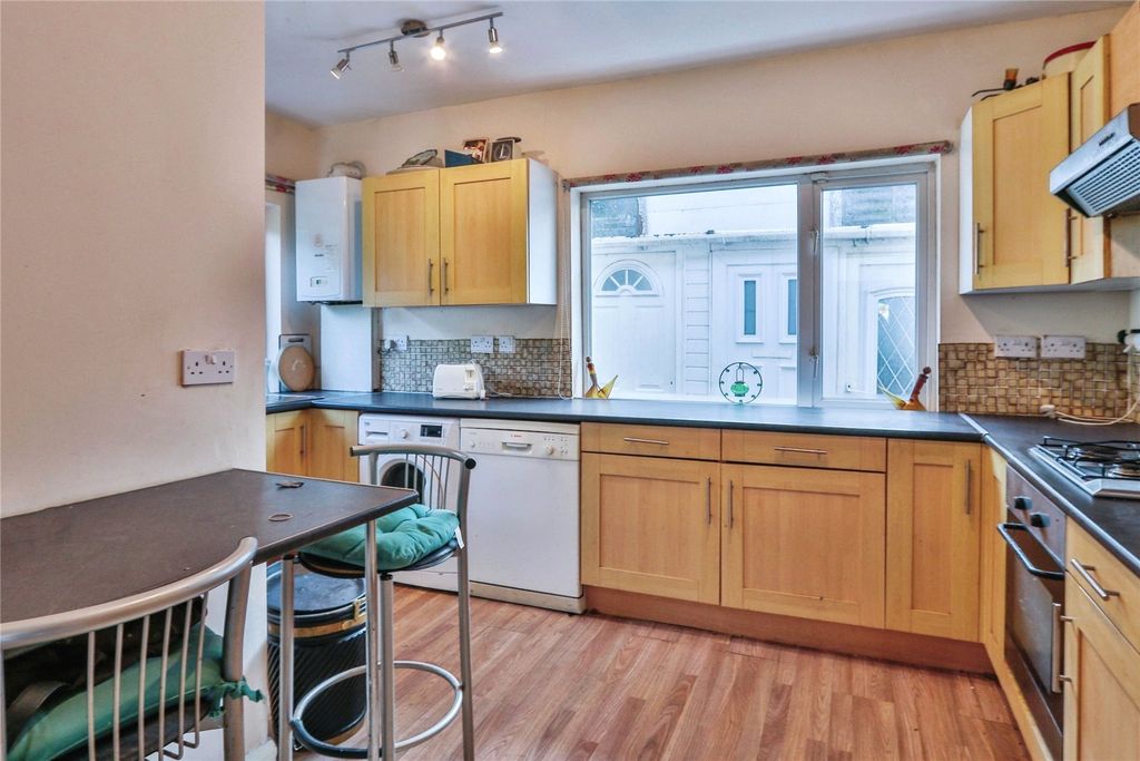 Property photo 3 of 12 Kitchen