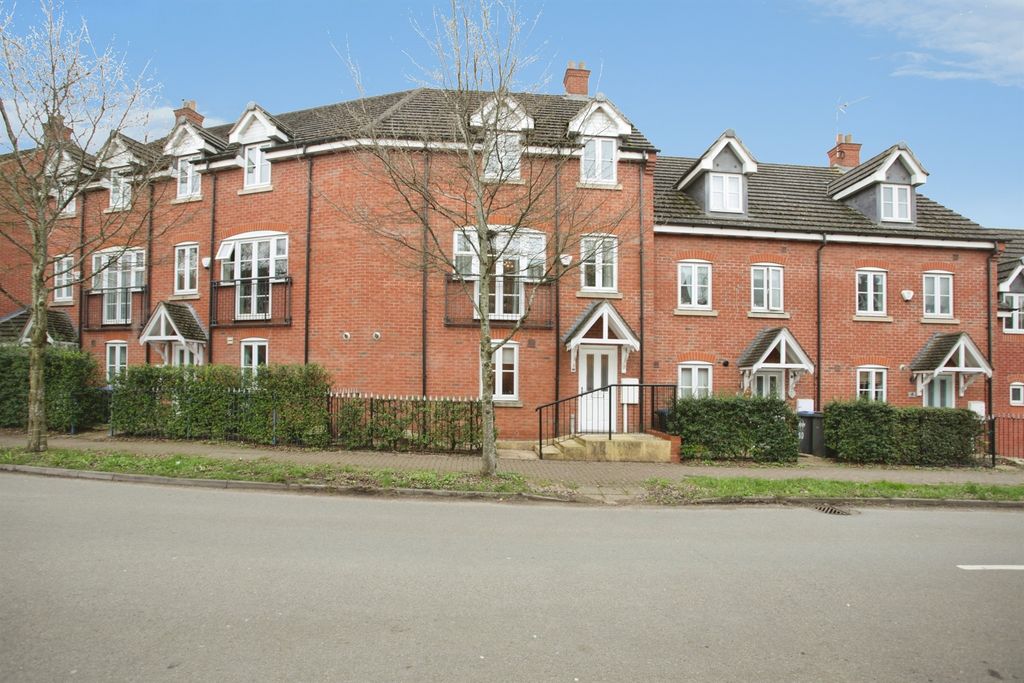 Property photo 1 of 32