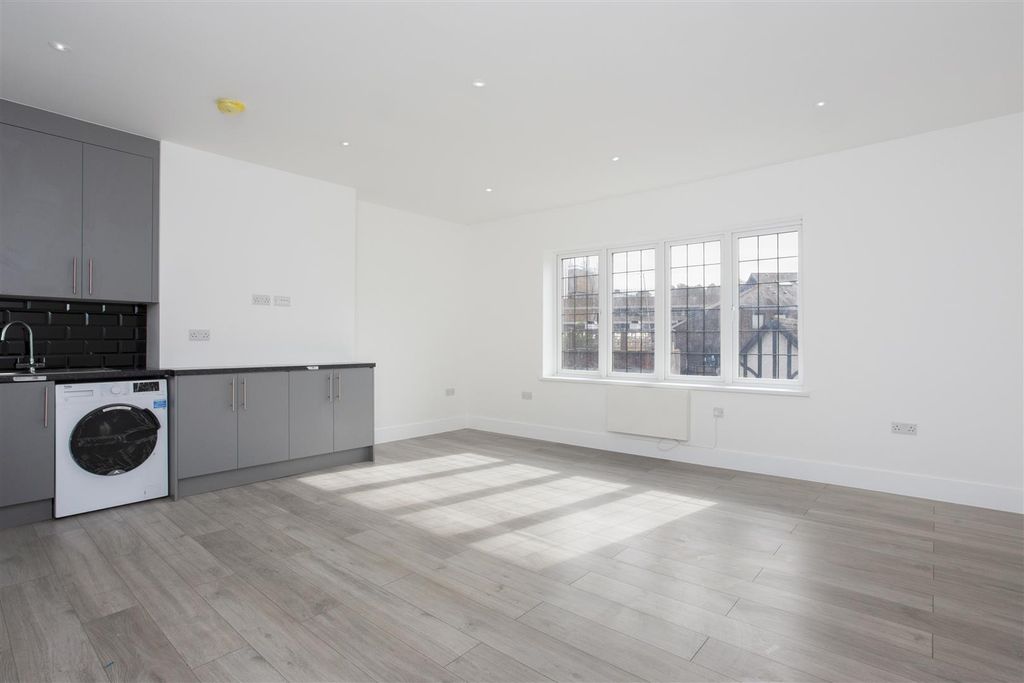 Property photo 1 of 5 Flat 3 325010 04.Jpg