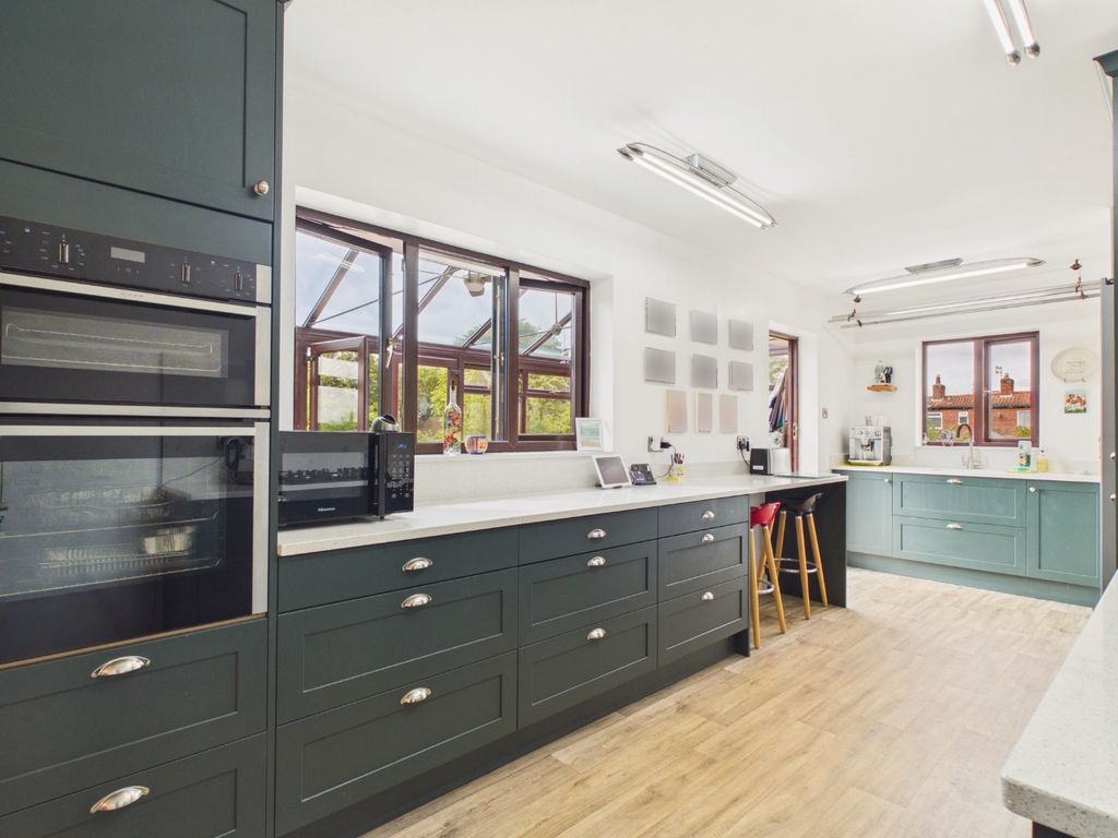 Property photo 2 of 25 5383724