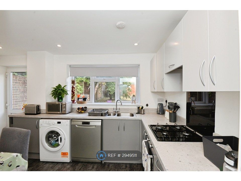 Property photo 3 of 19 Contemporary Kitchen