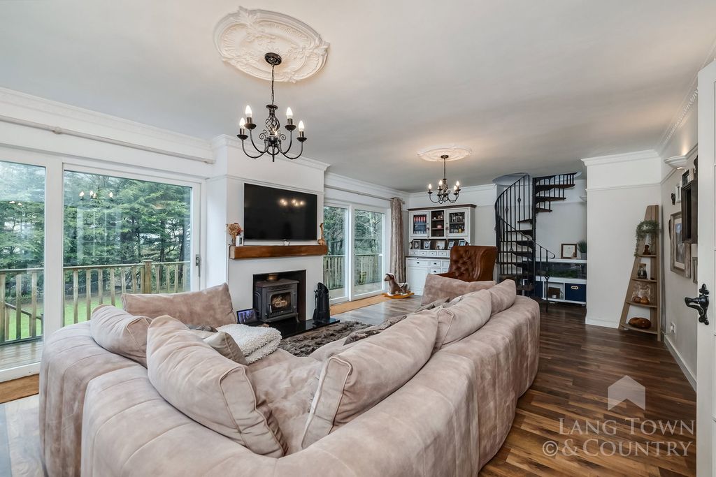 Property photo 2 of 32