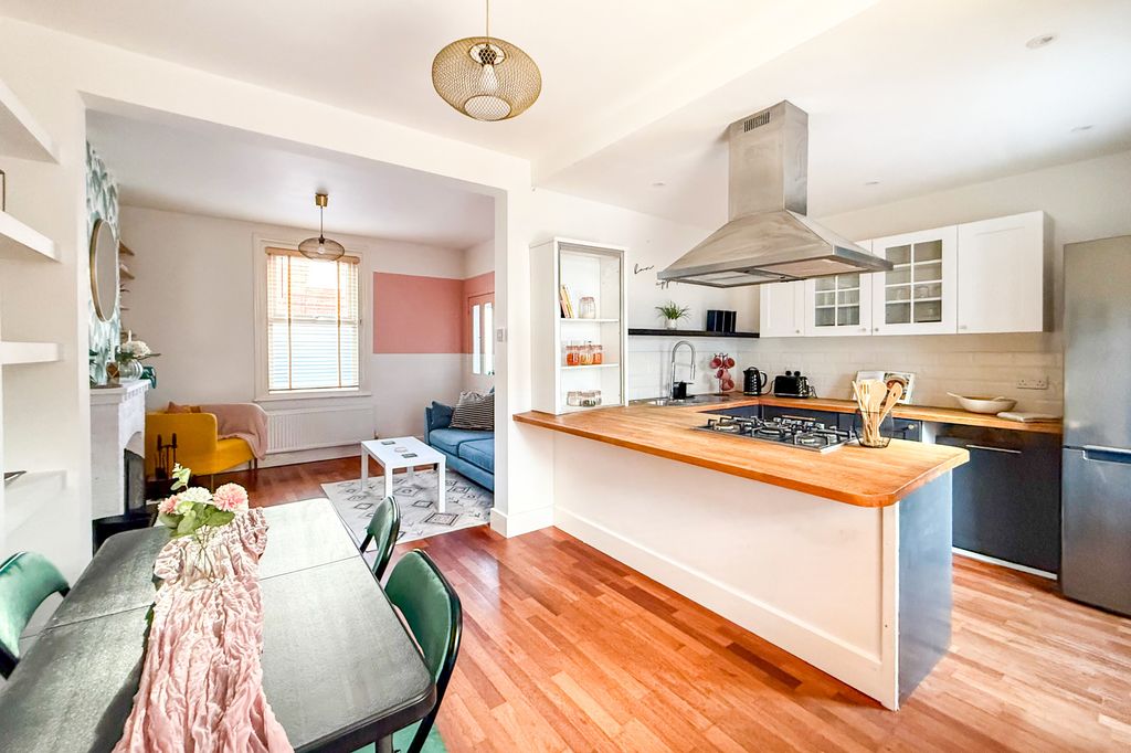 Property photo 2 of 17