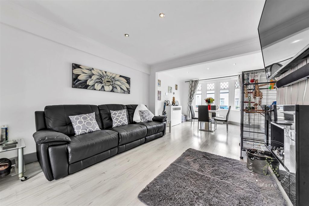 Property photo 3 of 33 Norbury-Road-18.Jpg