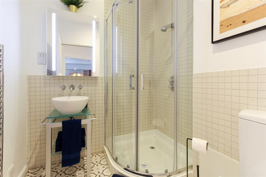 Property photo 3 of 4 Bathroom.Jpg