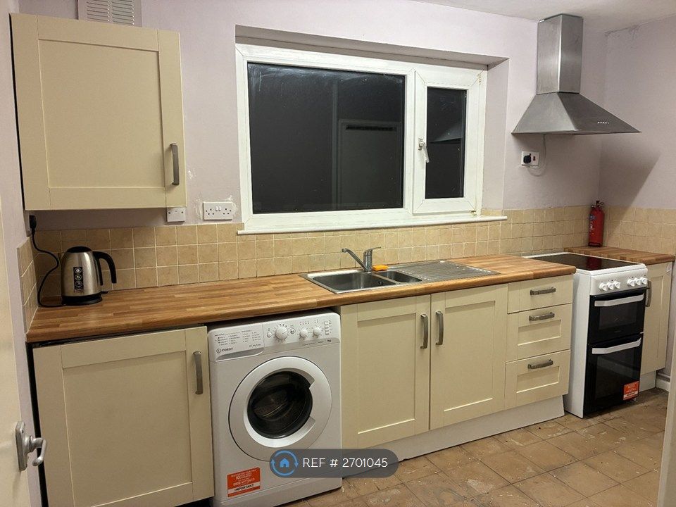 Property photo 2 of 10 Kitchen