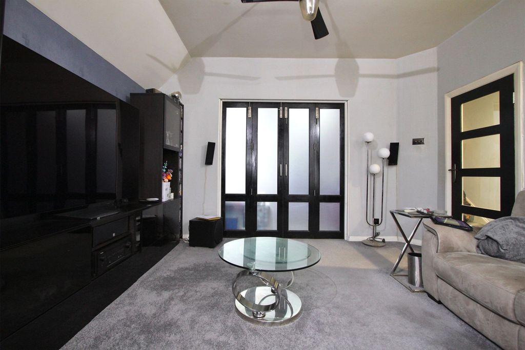 Property photo 3 of 20 Living Room