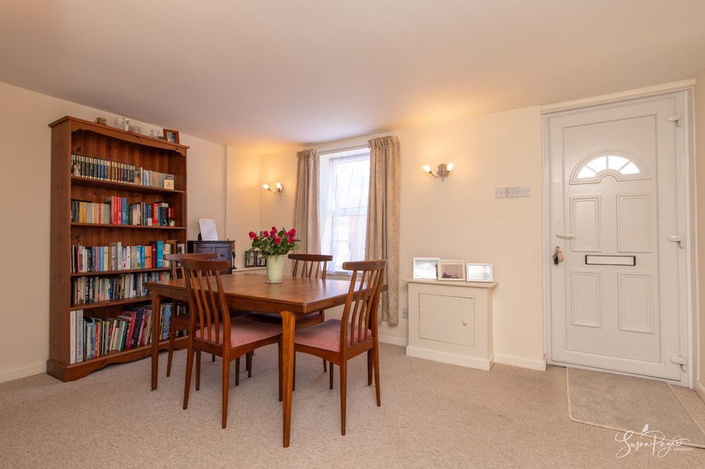 Property photo 3 of 31 Dining Room