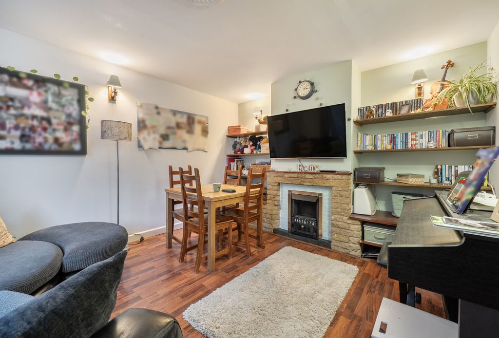 Property photo 3 of 19 1387386-20-69330d...