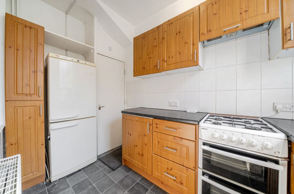 Property photo 2 of 21 1487779-18-6A500d...