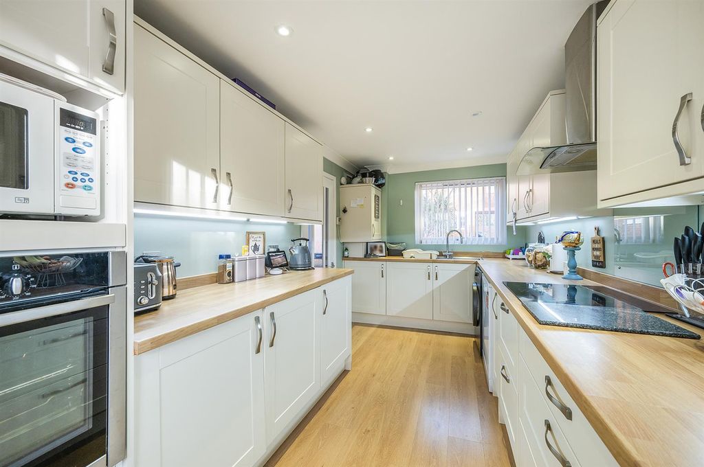 Property photo 3 of 21 Ph16_6362074.Jpg