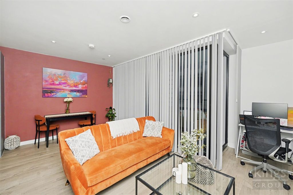 Property photo 2 of 17 Living Room