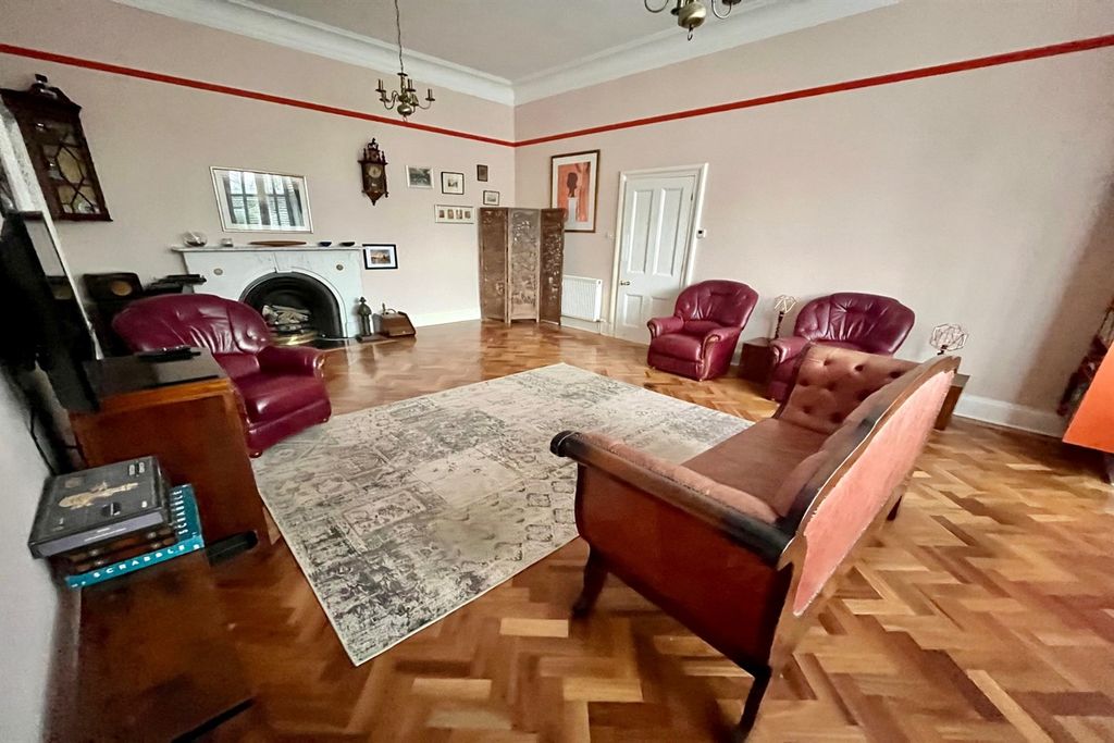 Property photo 3 of 18 Living Room