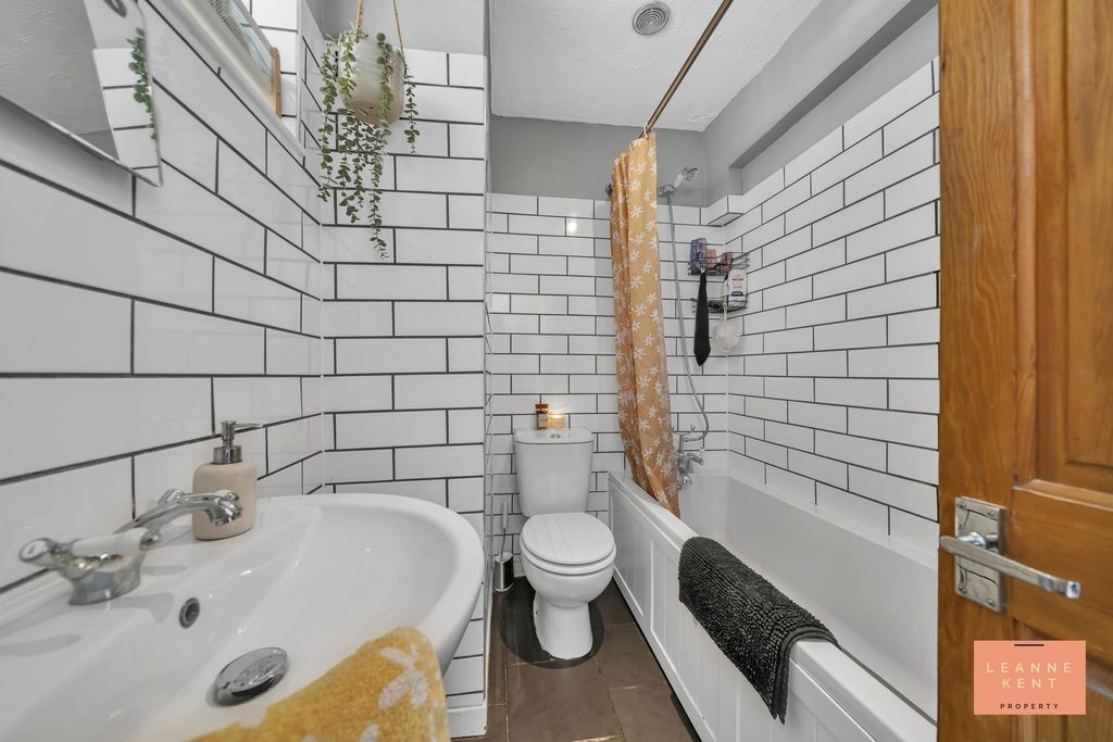 Property photo 3 of 29
