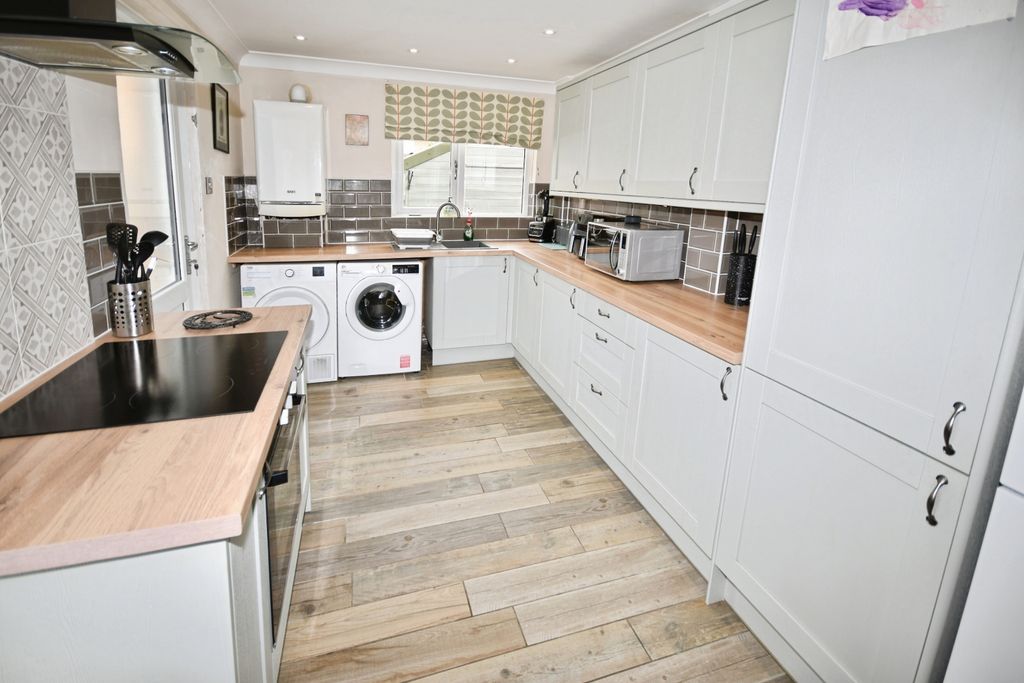 Property photo 2 of 14 Kitchen/Diner