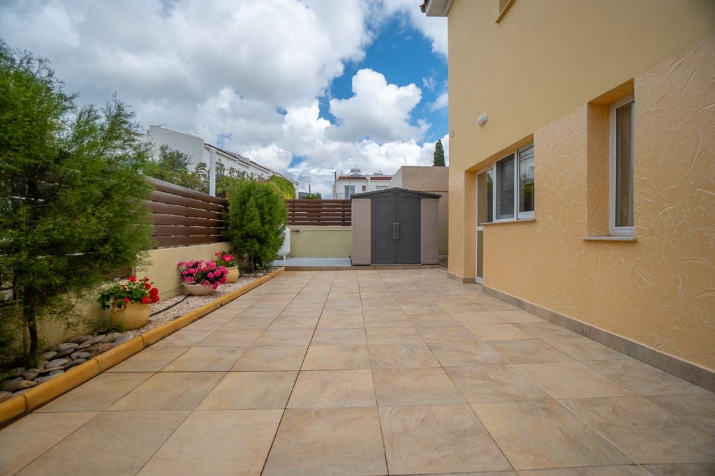 Property photo 3 of 32