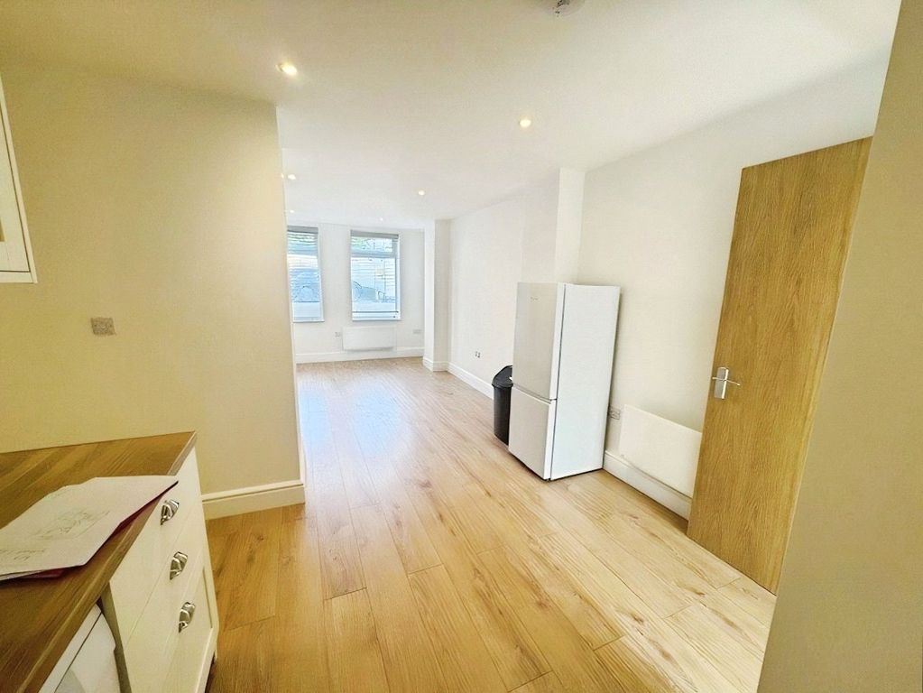 Property photo 3 of 9 Reception/Kitchen