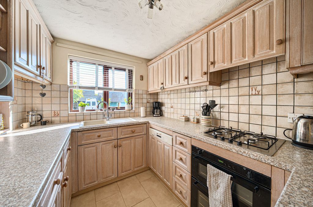 Property photo 2 of 14 1357952-31-68d2dc...