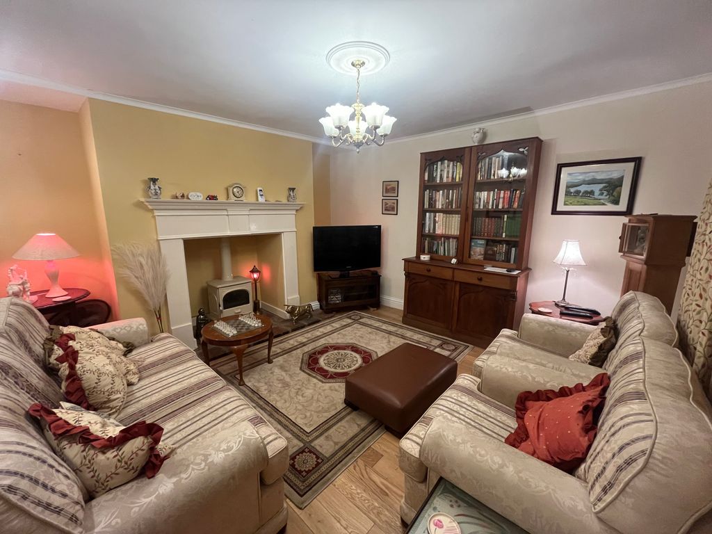 Property photo 3 of 16 Living Room