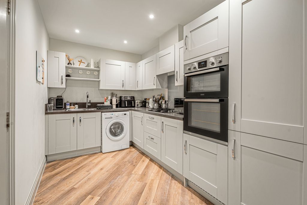 Property photo 3 of 27