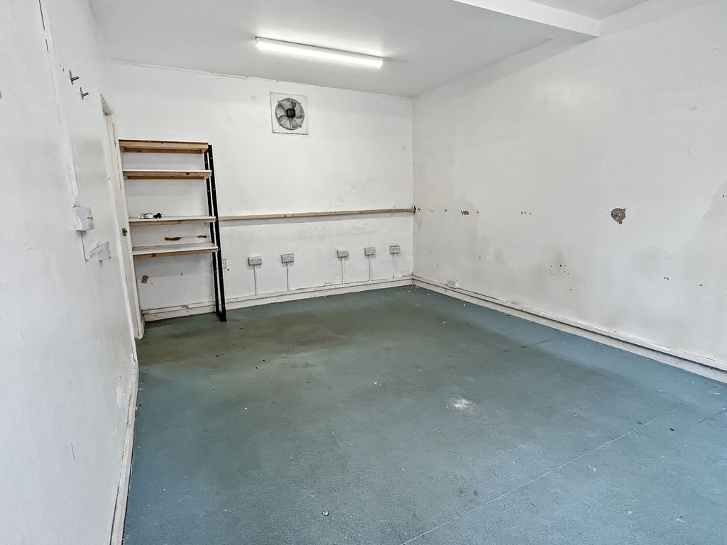 Property photo 2 of 28