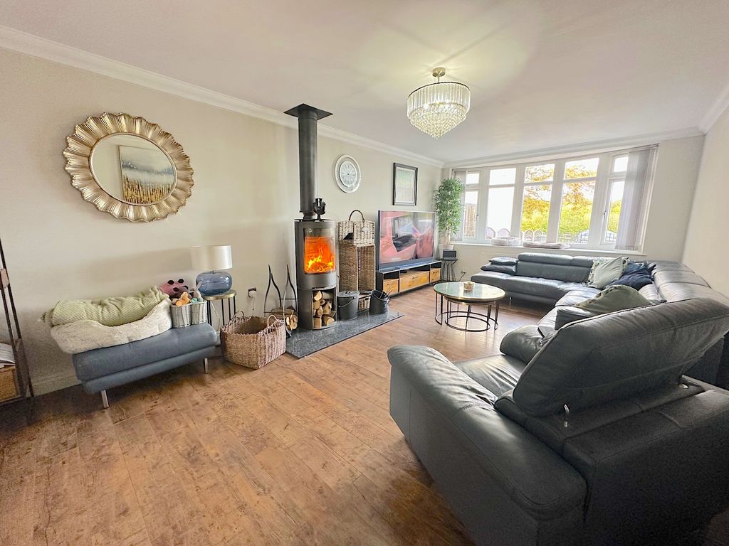 Property photo 2 of 36