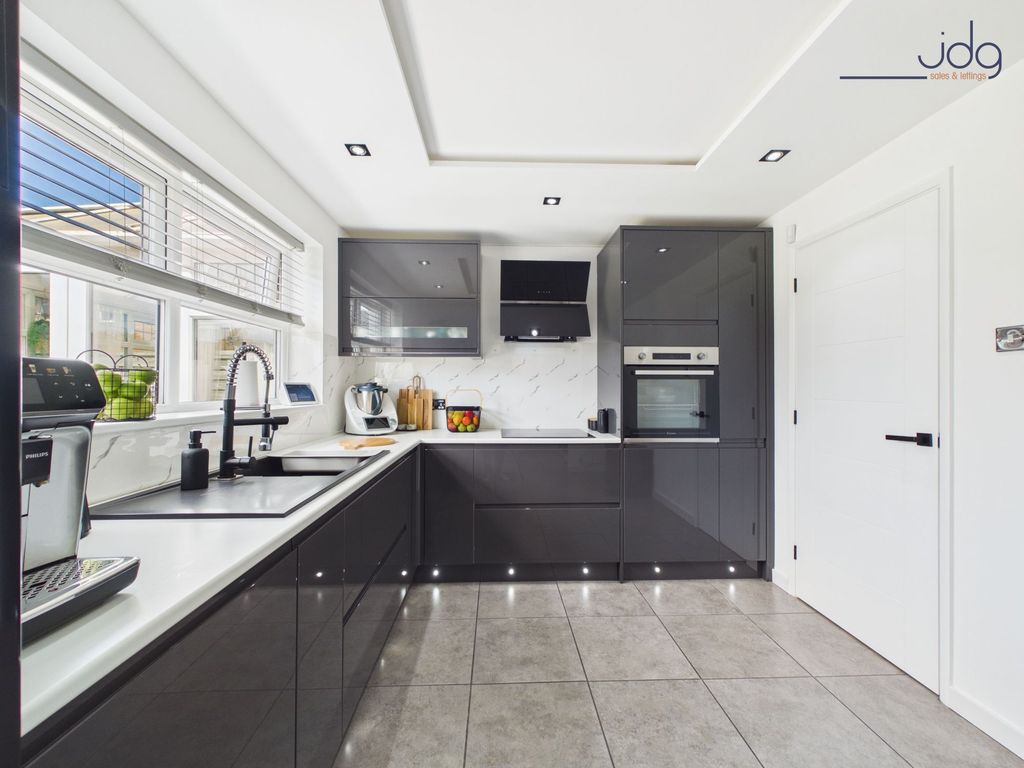 Property photo 2 of 17 Spacious Kitchen