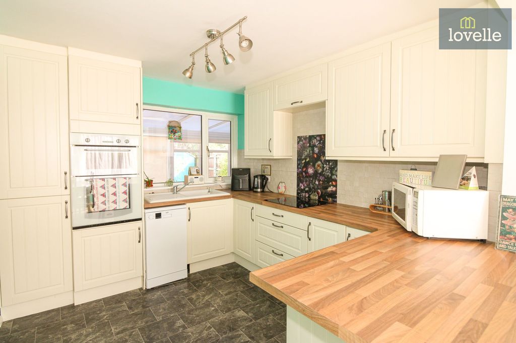 Property photo 3 of 27