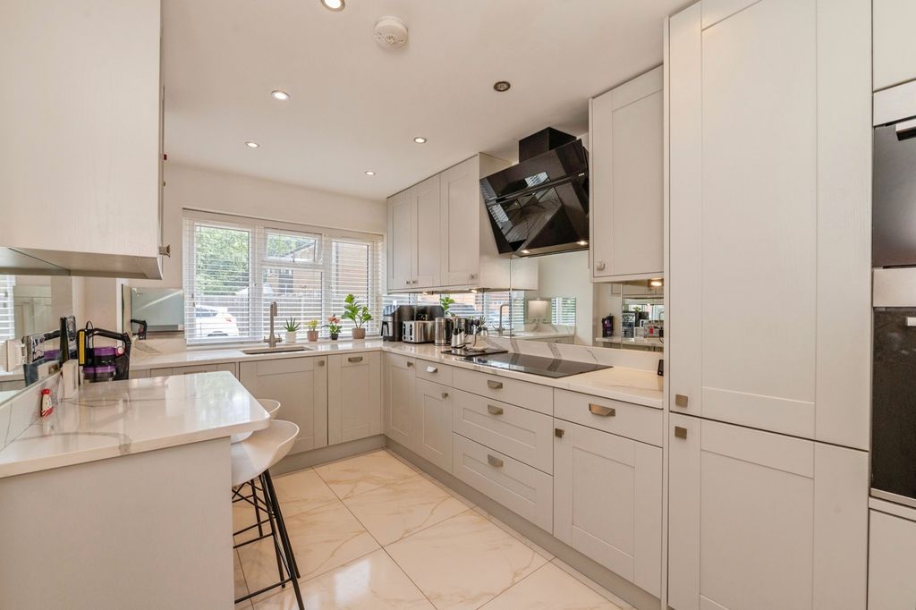 Property photo 3 of 24 Pbox-Img.Jpg