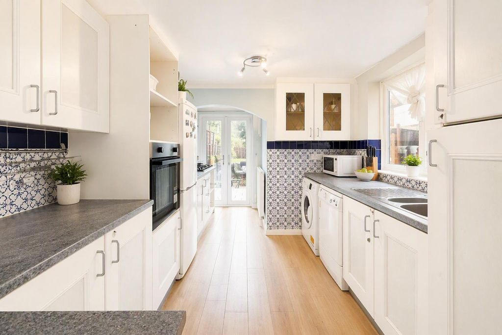 Property photo 1 of 11 Kitchenn
