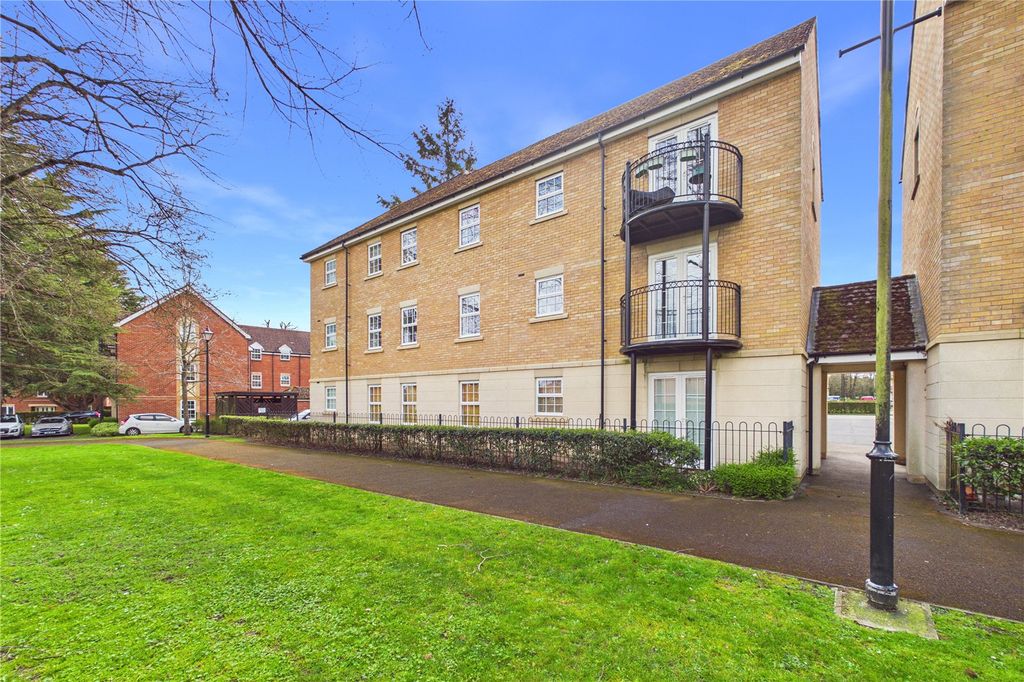 Additional image 6 of 2 bed flat for saleOld College Road, Newbury, Berkshire RG14