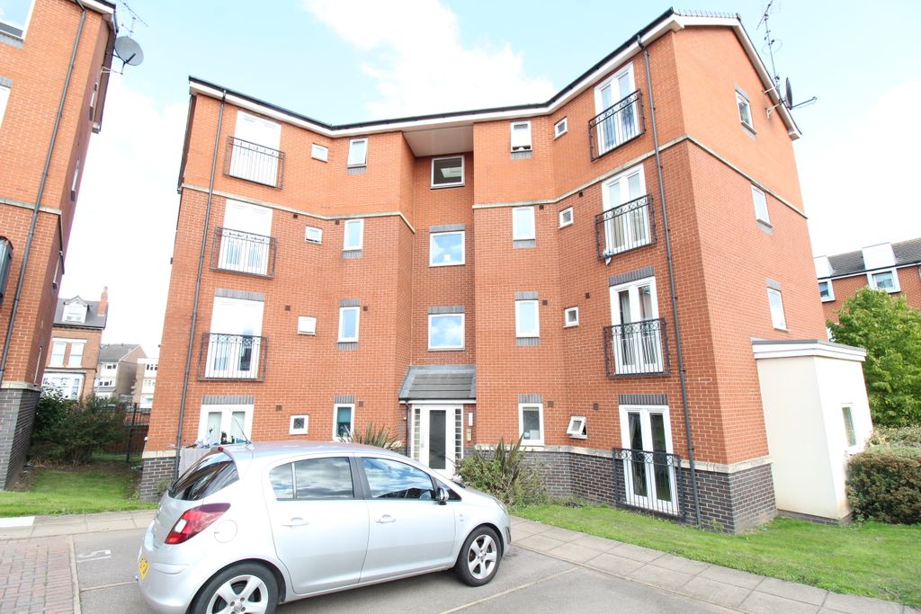 Property photo 1 of 14 2 Bedroom Ground Floor Apartment For Rent