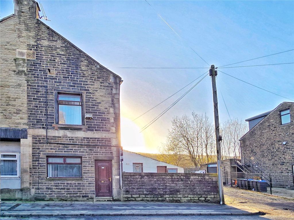 Property photo 2 of 11 Period Corner Huse